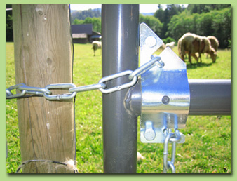 U-Latch installed vertically on a sheep pasture gate