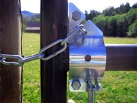 U-Latch installed vertically, secured to fence post